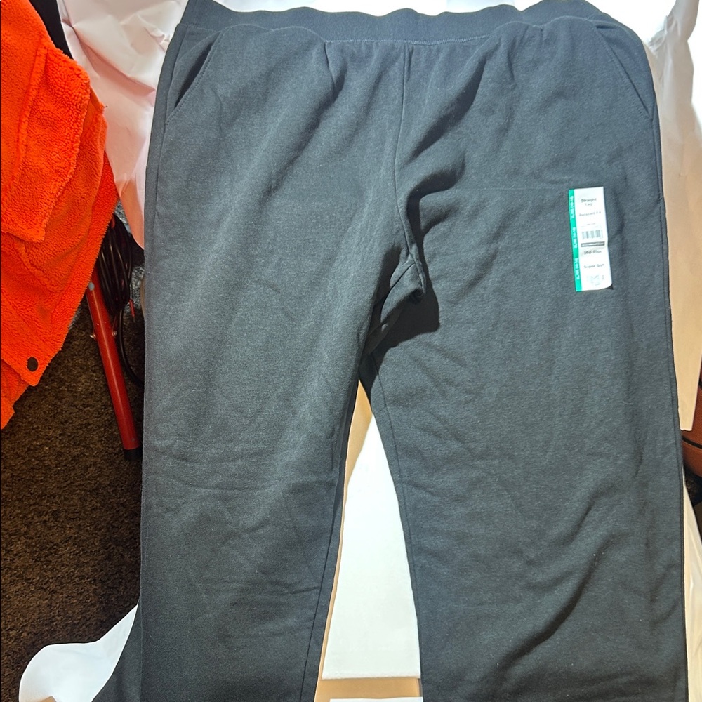 Time and Tru Women’s Straight Leg Relaxed Fit Mid-Rise Black Sweatpants